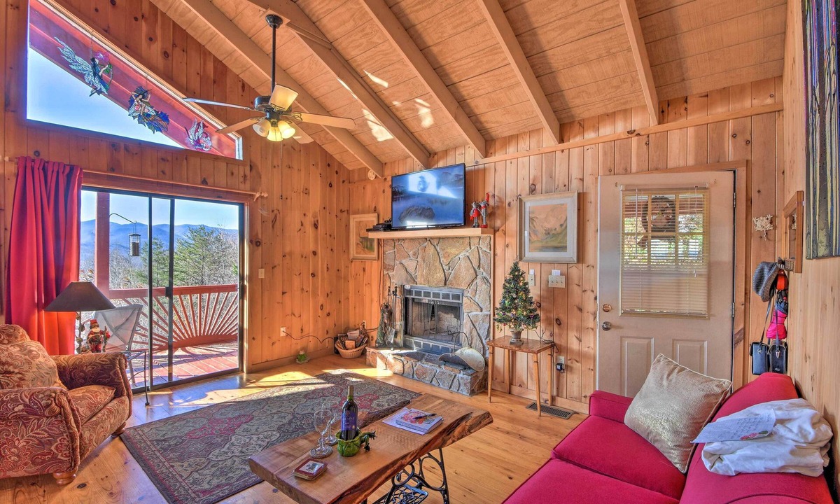 Hiawassee Cabin | Frog Leap New Listing! Fantastic Mountain View in Hiawassee Ga. Dogs Ok