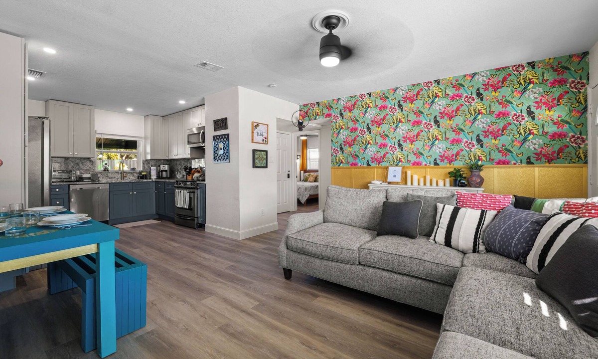 Palm Harbor House | Frog & Monkey Nest: golfing, beaches, downtown Palm Harbor
