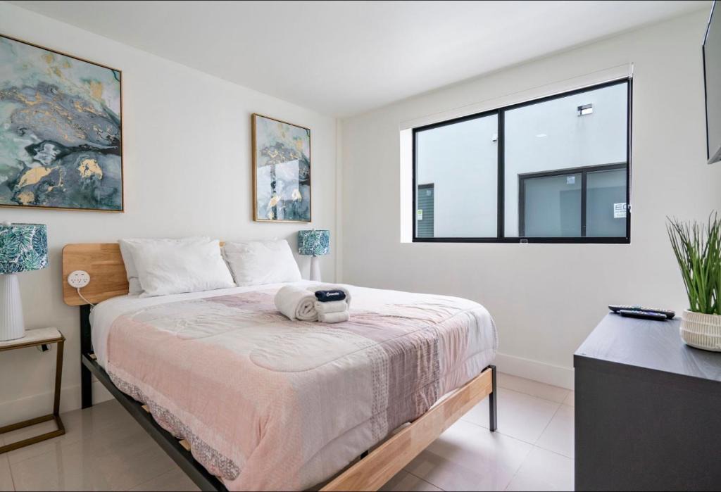 Coral Way Apartment | Full Kitchen 2BDR 1 Bath WD Heart of Little Havana -303-