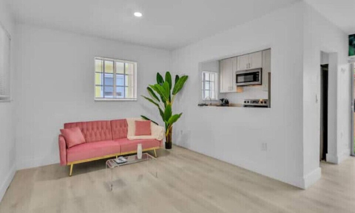 Little Havana House | Fun Central House by Calle 8, Beaches & Downtown