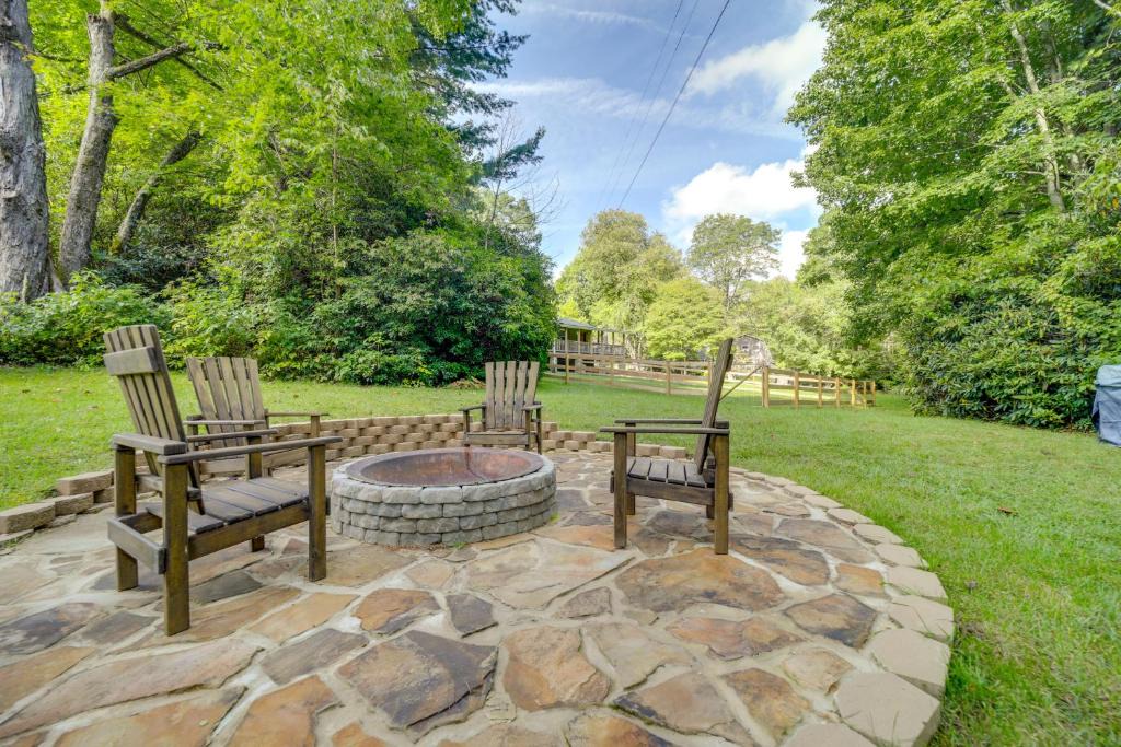 Highlands House | Fun Pet-Friendly Highlands Retreat w/Fenced Yard!