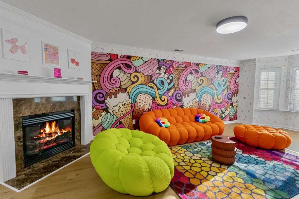 Atlanta House | Funk-Shui Vibrant Designer Getaway