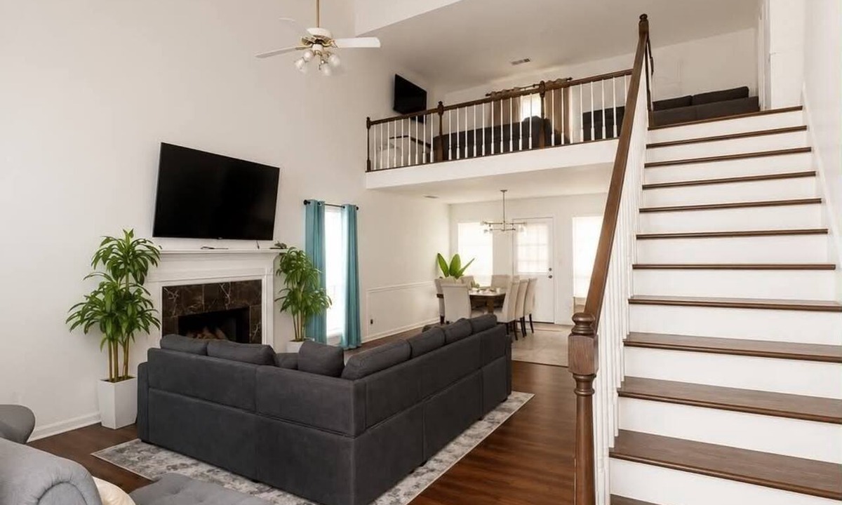 Rex House | Furnished 3BR Home for 30+ Day Stays Travel Nurse & Air Crew Friendly with WiFi