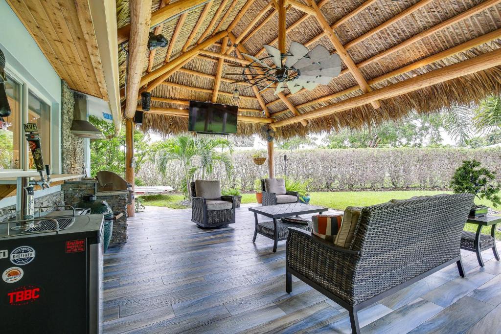 Lighthouse Point House | Furnished Patio and Gas Grill Deerfield Beach Home