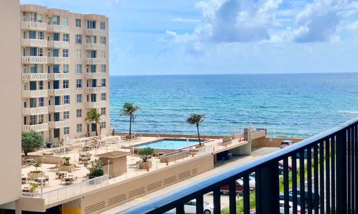 South Palm Beach Condo | FURNISHED SEASONAL RENTAL IN PALM BEACH