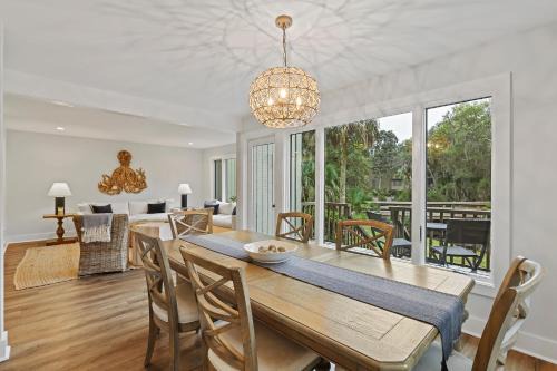 West Beach Village House | FWO1332: 1332 Fairway Oaks