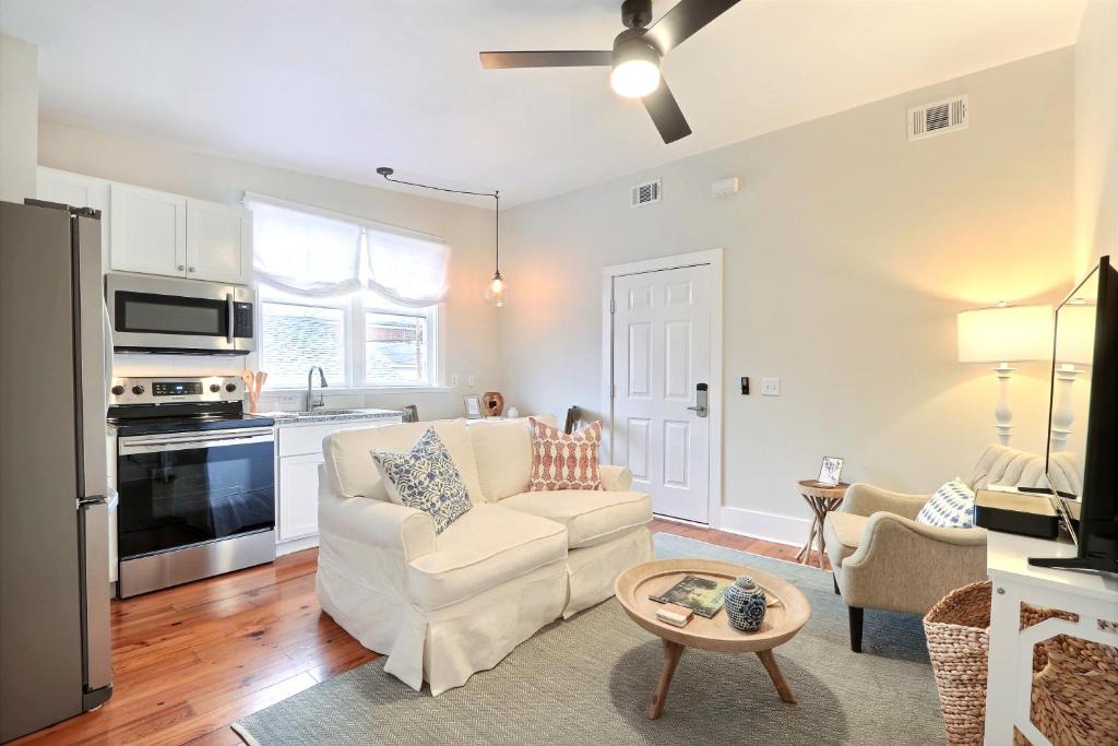 Beach Institute Apartment | Gallery Stays - Parkside Loft