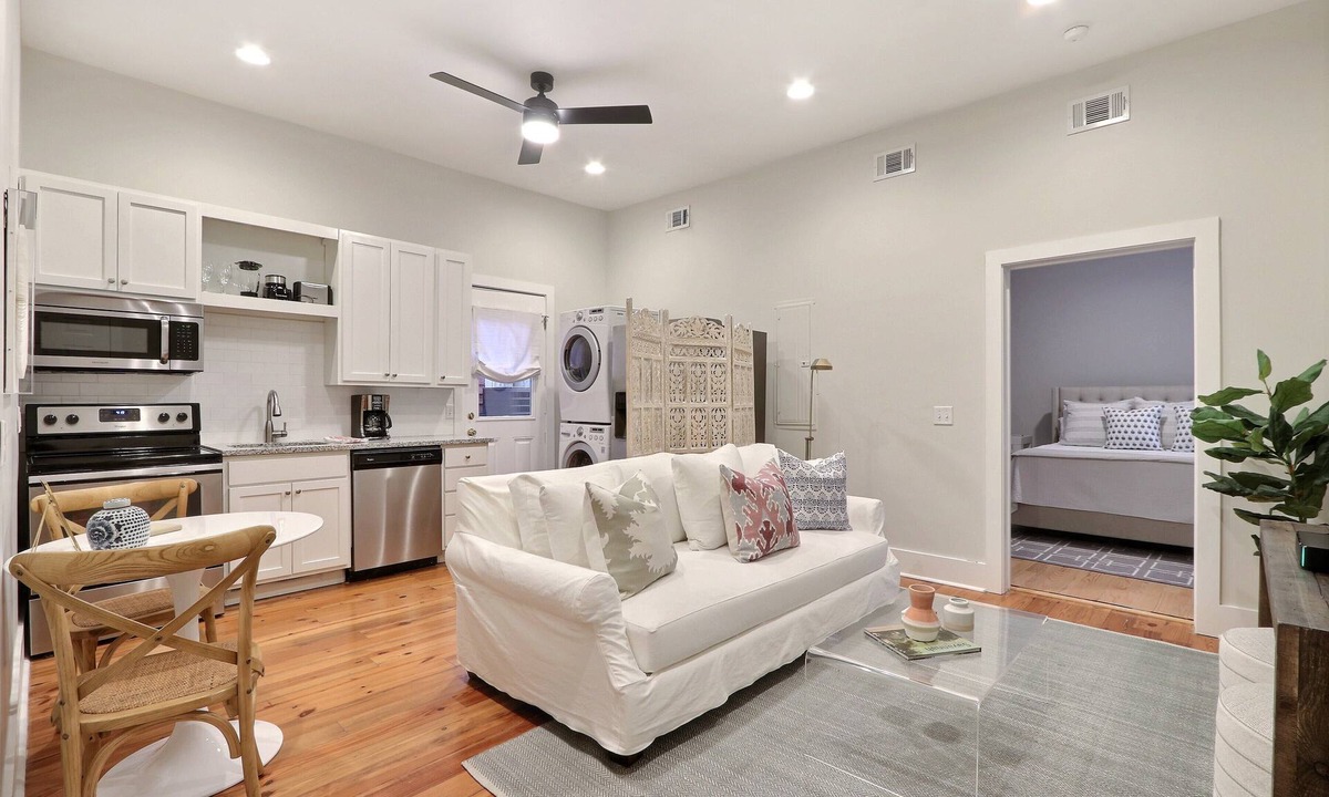 Beach Institute Apartment | Gallery Stays - Parkside Suite - Luxury King Bed