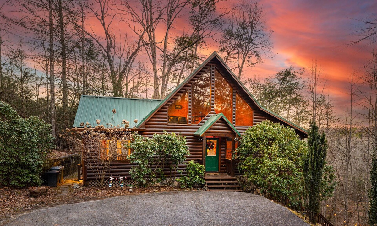 Blue Ridge Ski Chalet | GameRoom PuttPutt HotTub FirePit 6 Min 2 Town