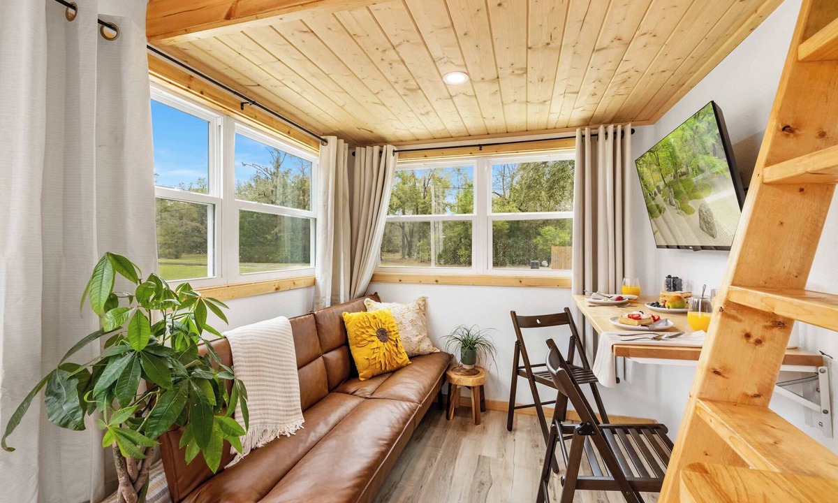 Lake City Cabin | Ganesh Tiny Home at Ichetucknee Springs