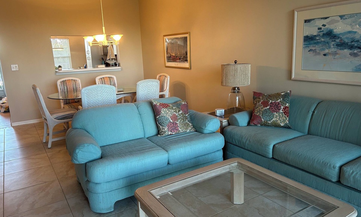 Palmer Ranch Condo | Gated Golf community condo in Sarasota, FL. Transferable golf membership!