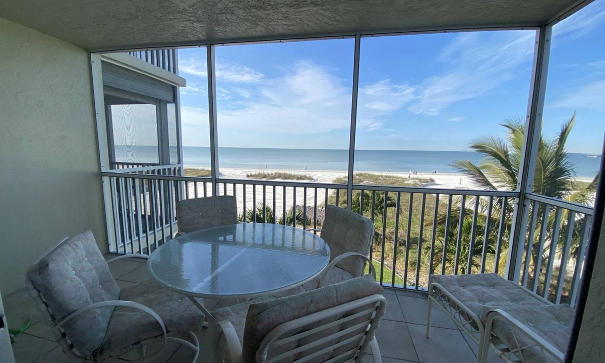 Fort Myers Beach Condo | Gateway Villas #299- Beachfront condo