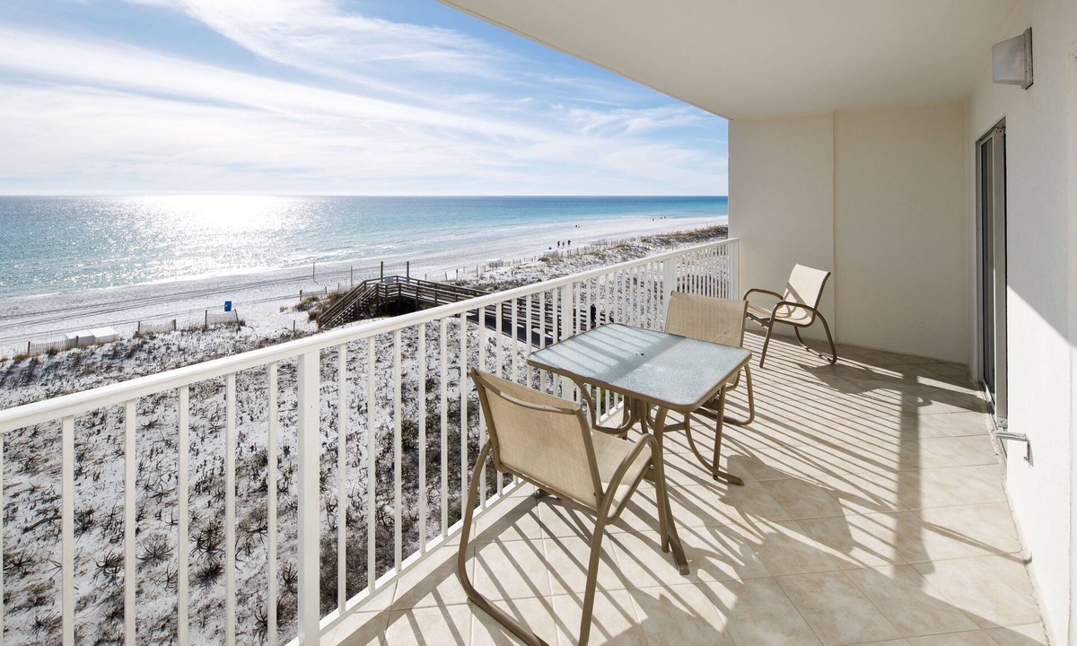 Fort Walton Beach Condo | GD 412: Sunset Fiesta - Rejuvenate on the shores of the Emerald coast!