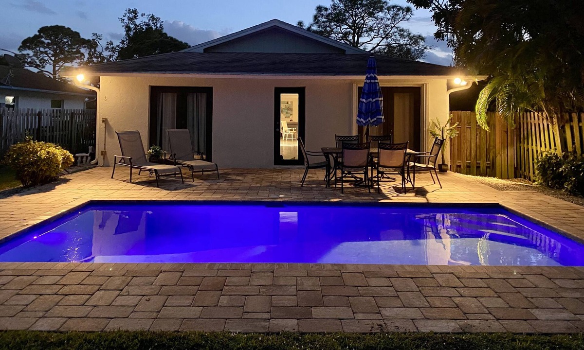 Naples Park House | *GEM!*3 BR BEACH HOUSE w/HEATED POOL, short ride to the beach!