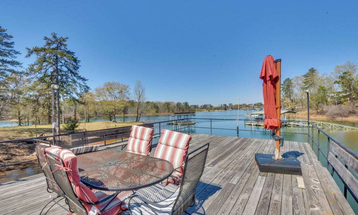 Hartwell House | Georgia Getaway w/2-Story Dock By Lake Hartwell