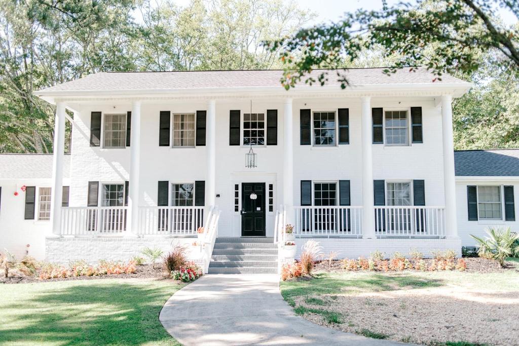 Clarkdale Bed & Breakfast | Georgia Palms & Gardens