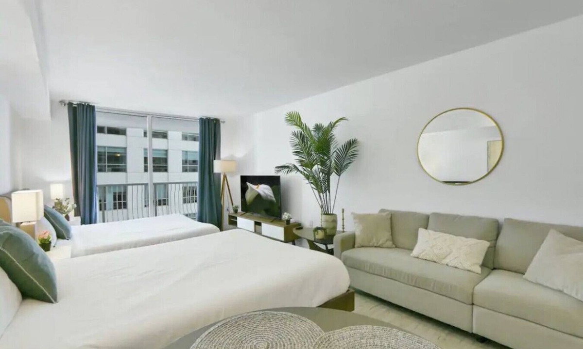 Brickell Apartment | Glam Studio | Pool | Gym Access | Free Parking