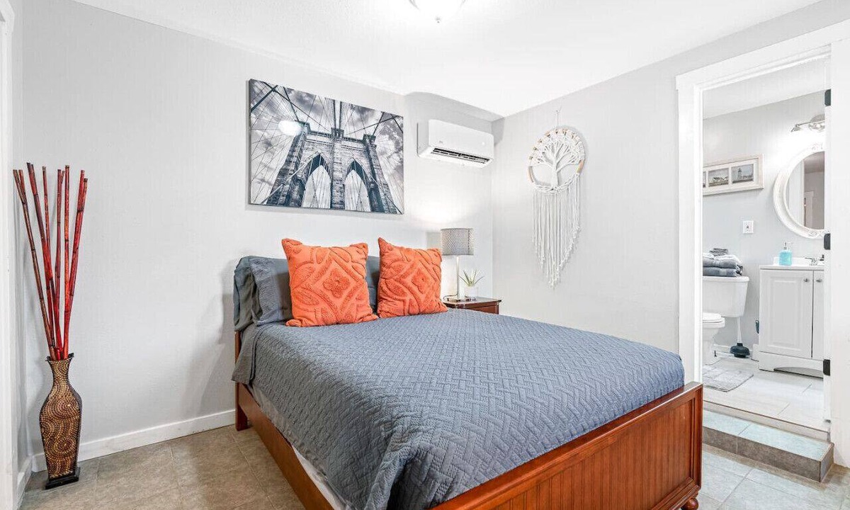 Oakford Park Apartment | Glamorous City Studio - Prime Location Near All!