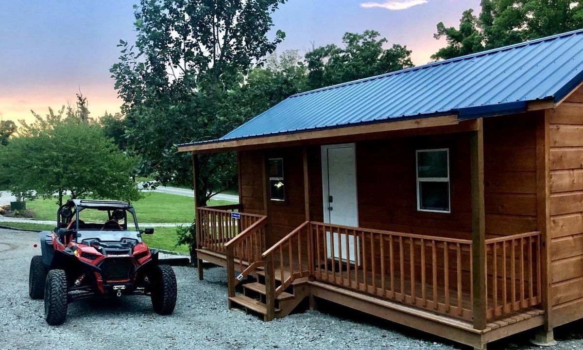 Jamestown Cabin | Glorious Rustic Wooden Cabin in Jamestown, Tennessee