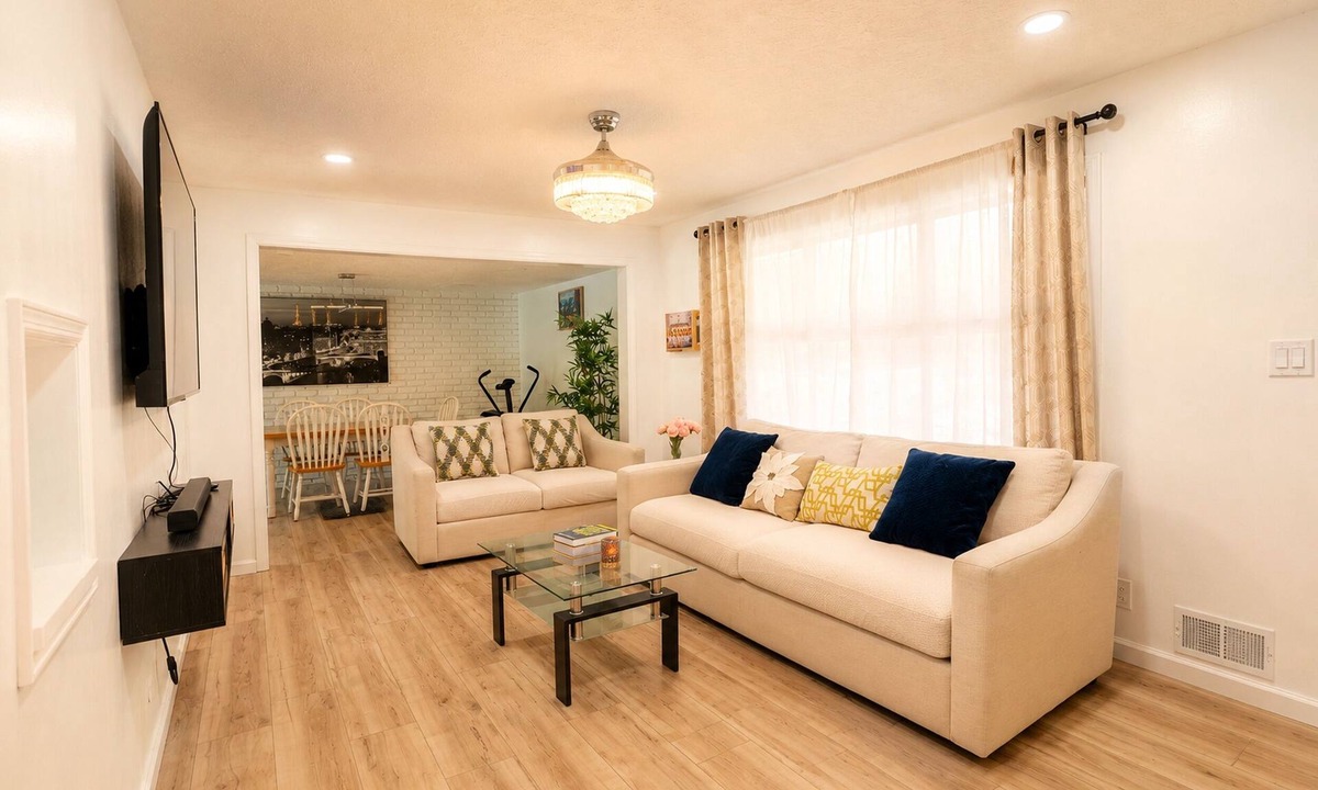 Collier Heights House | Glow Art Retreat 3BR Upper-Level Guest Suite Near Midtown ATL