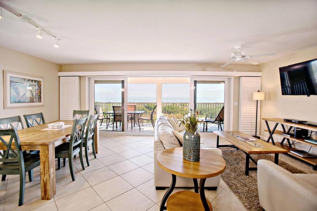 Sanibel Villa | Golden Beach 2