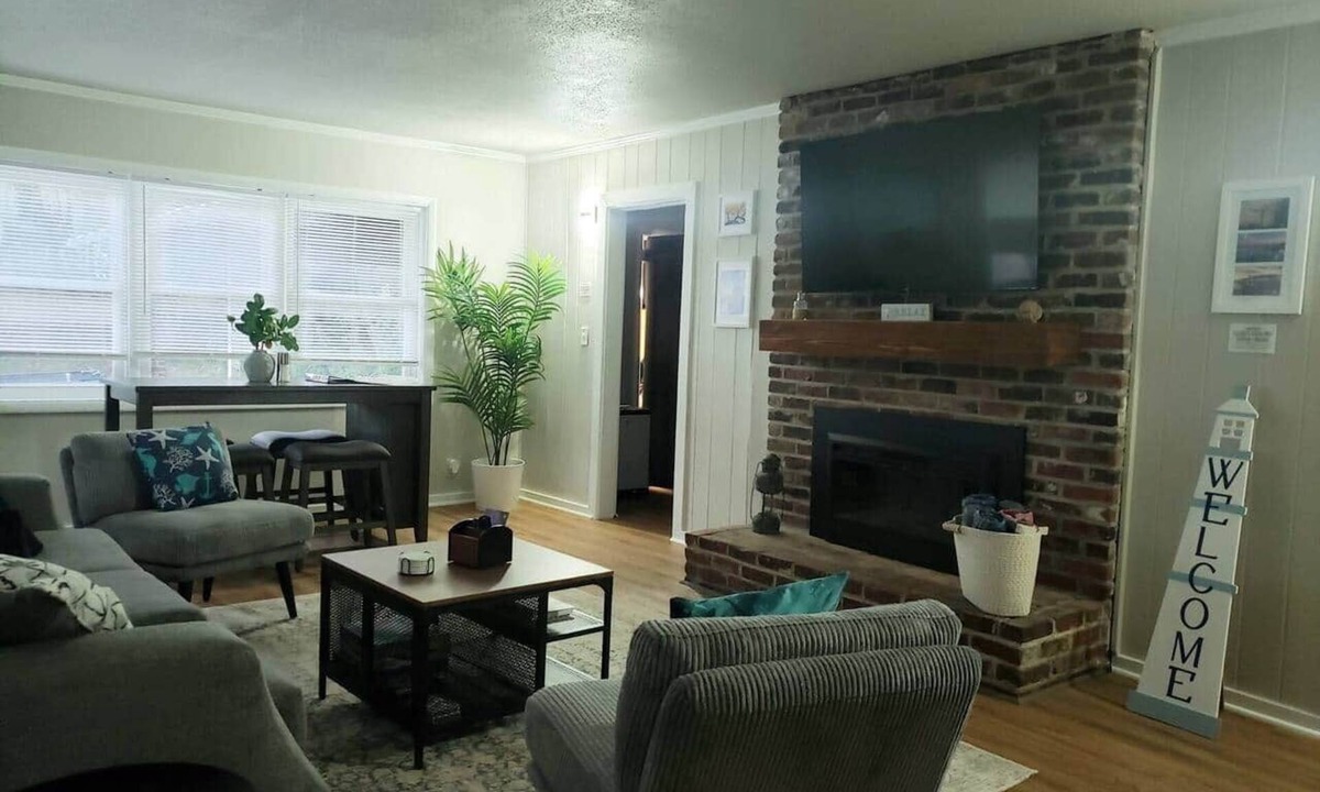 Brunswick Apartment | Golden Isles Getaway-pets welcome