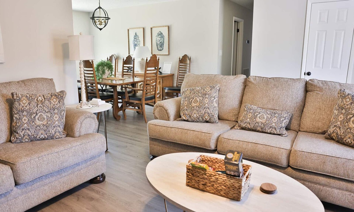 Anniston House | Golden Springs Stepless Rancher with GAMEROOM!
