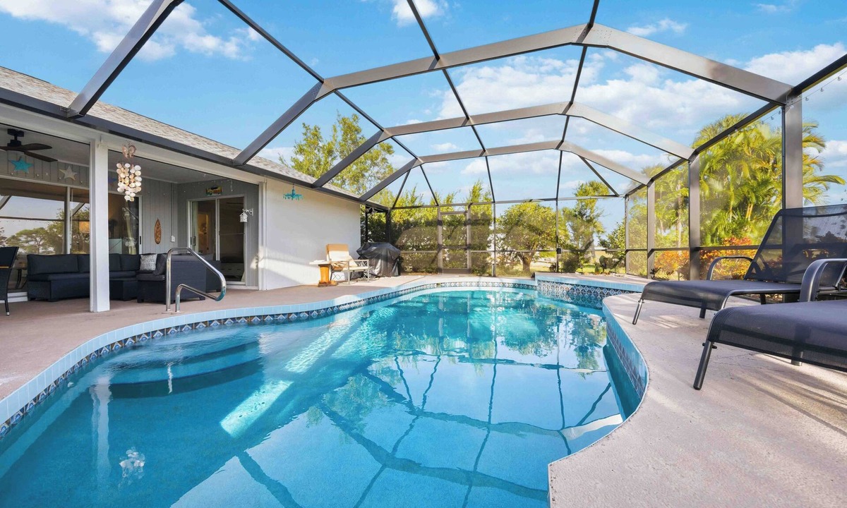 Pebble Beach House | Golf-Course Retreat! Cozy Renovated 2BR/2BA Home w/Private Pool