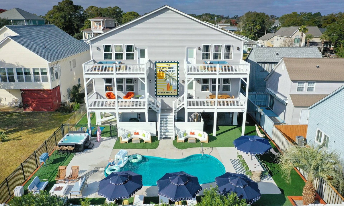 Crescent Beach House | Golf Sim, Theater, Games, Walk to Beach, Sleeps 28