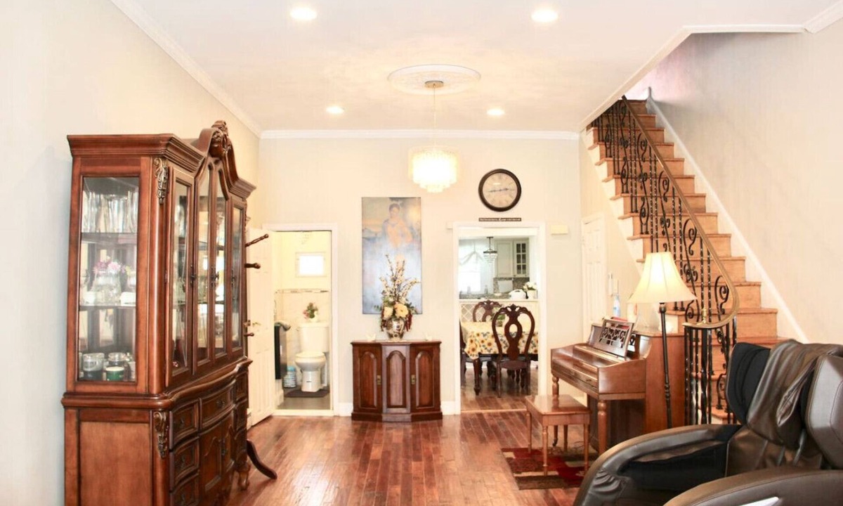 Passyunk Square Villa | Golf, Soccer & Cruise Stay|Stylish Philly Townhome