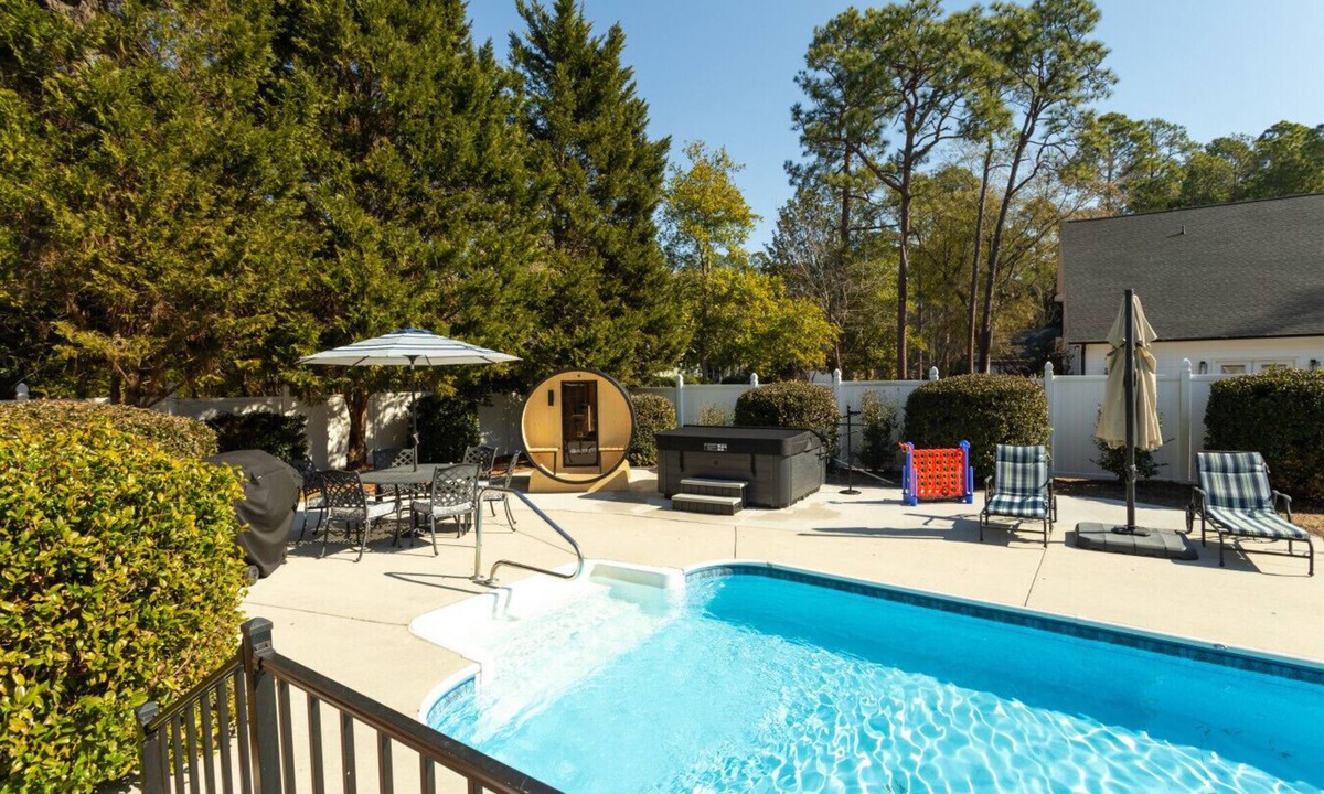 Pinehurst House | Golfer Paradise - Pool, Sauna, Hot Tub, Putting Green and More!