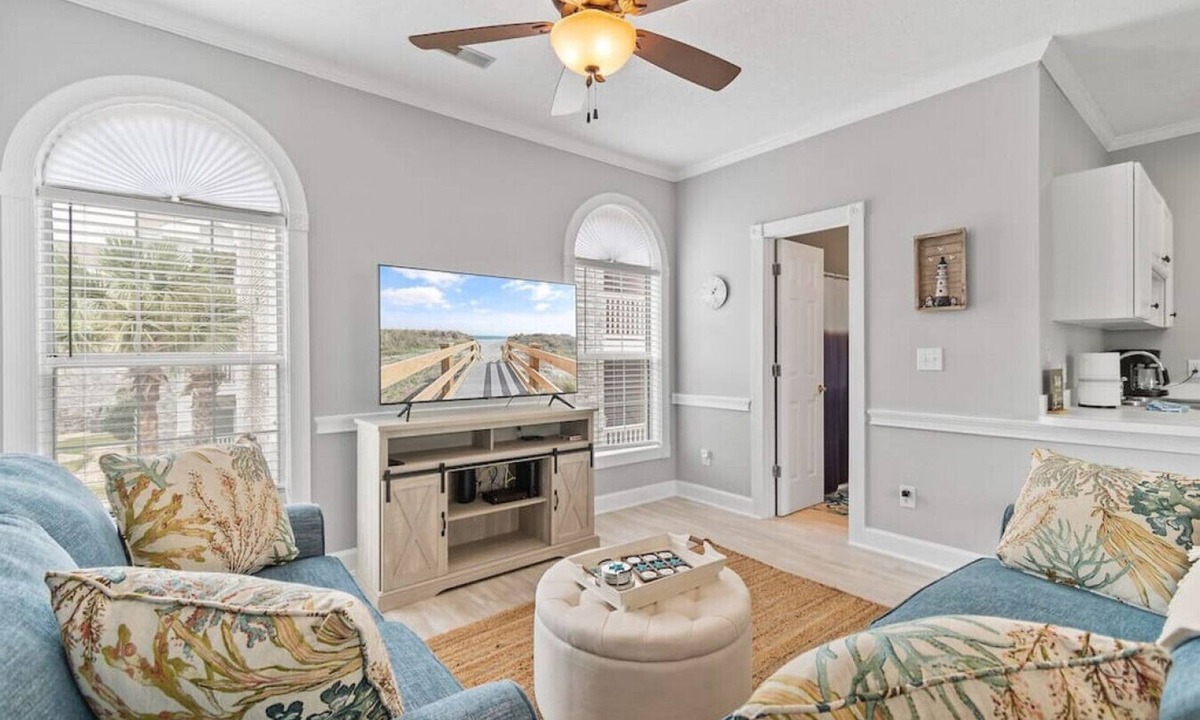 Central Myrtle Beach Apartment | Golfers' Getaway w/pool, patio, grills, kitchen