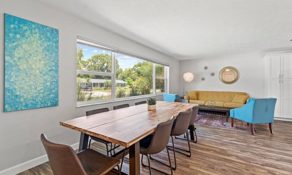Clearwater House | Good vibes King, Queens Dog-Friendly 5-Min to the Beach Perfect for Long Stay