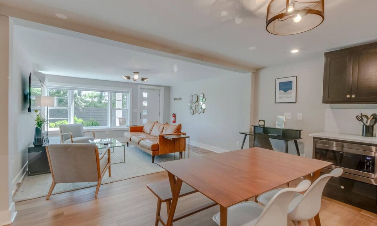 Franklin Villa | Gorgeous 2 Bedroom-Historic Franklin Quadplex