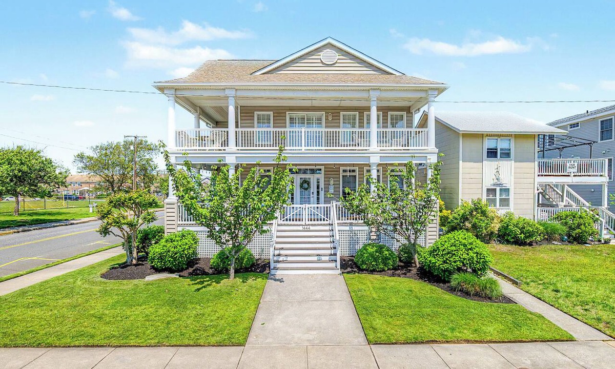 North End Condo | Gorgeous 5BR 3BA Home, close to beach, Town + playground; full linen service