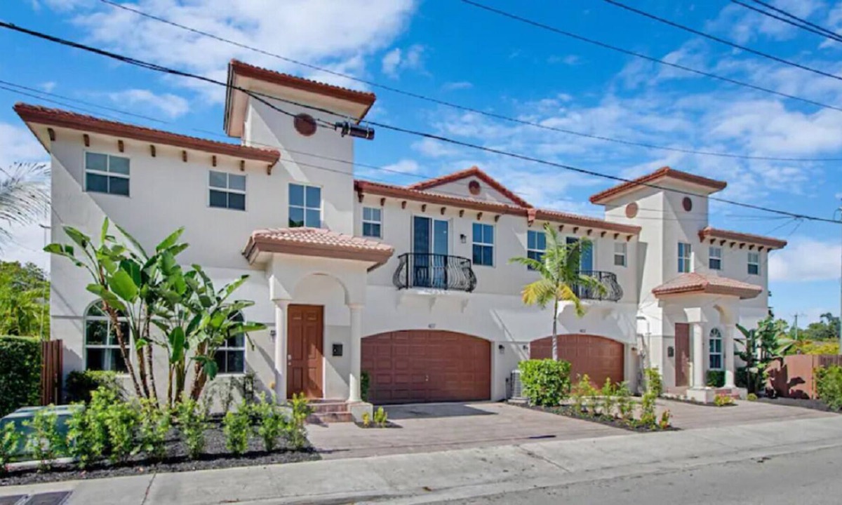 Croissant Park House | Gorgeous 8 bedroom / 8 bath @ Endless Summer ★In the Heart of Fort Lauderdale★