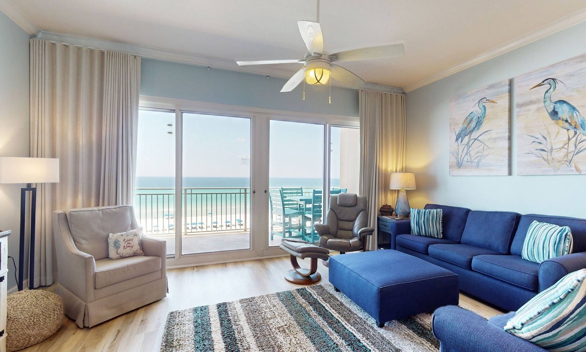 Thomas Drive Condo | Gorgeous and cozy beachfront condo with shared pool & hot tub and beach access