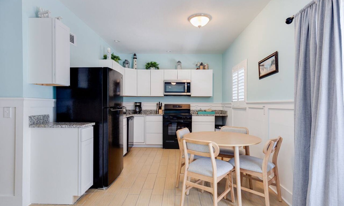 Fort Myers Beach Apartment | Gorgeous Apartment on Mango St. Steps to Beach