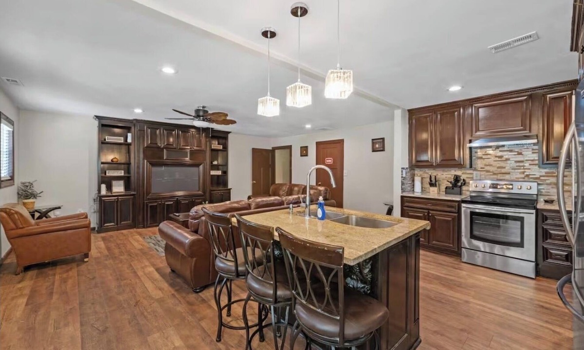 Conley House | Gorgeous/ATL 4-bedroom 3-baths house within friendly Conley minutes from airport