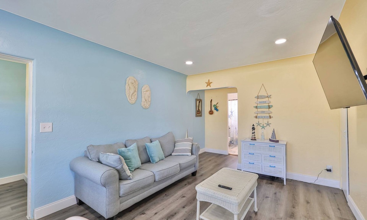 Gulfport Apartment | Gorgeous Beach Condo