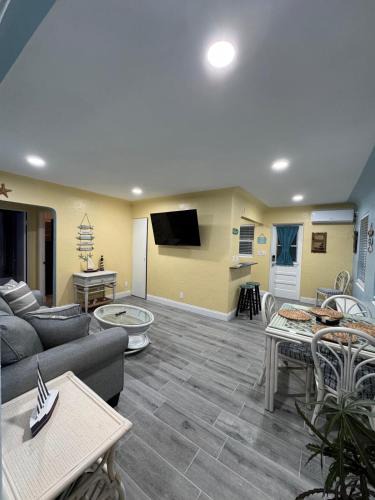 Gulfport Apartment | Gorgeous Beach Condo