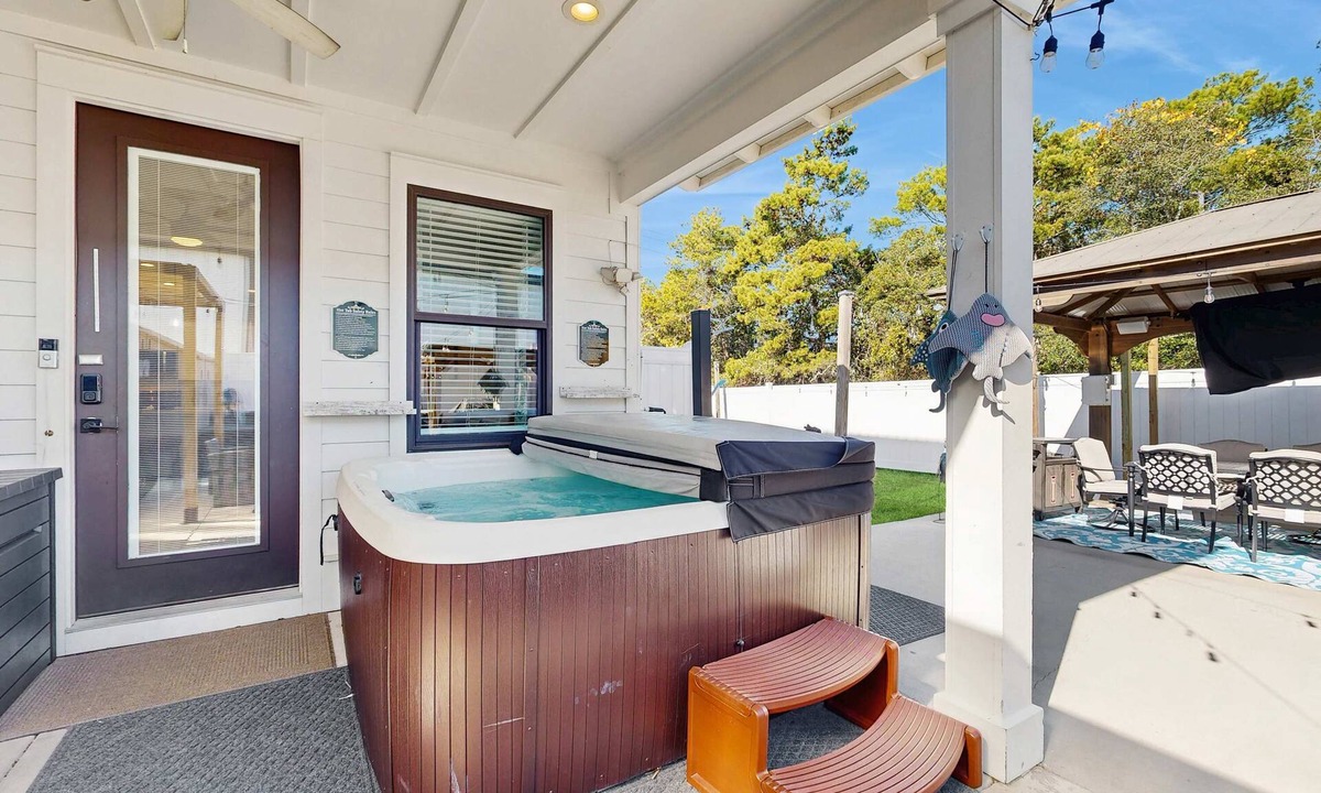 Bahama Beach Condo | Gorgeous coastal home, dog friendly, private hot tub & close to beach
