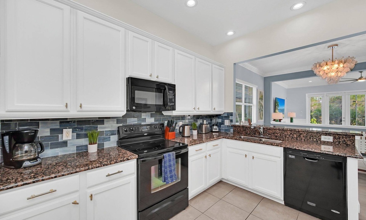 Reunion House | Gorgeous Family Villa With Games Room and Covered Pool