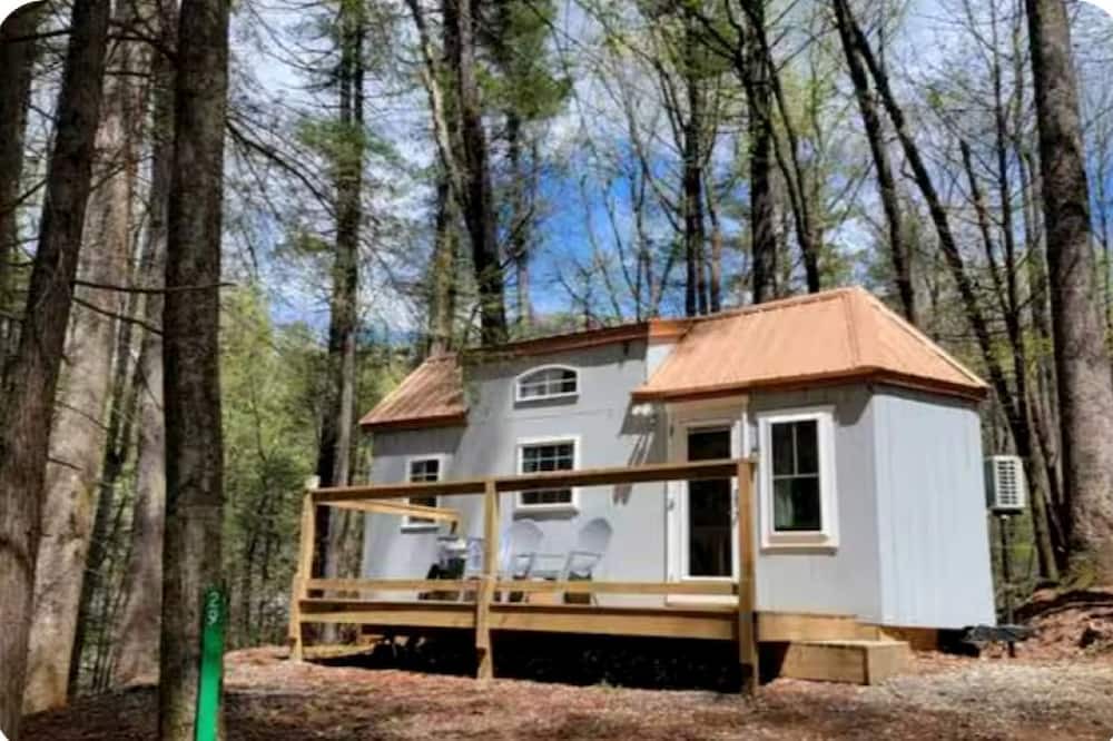 Suches Cabin | Gorgeous Georgia Glamping Rental for Two in the Chattahoochee National Forest