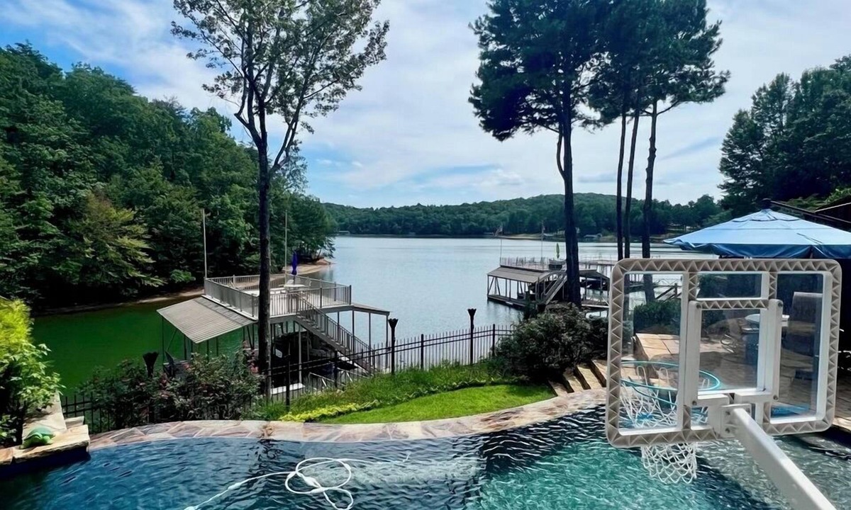 Gainesville House | Gorgeous lakefront home with infinity pool, pickleball court, stunning lake view