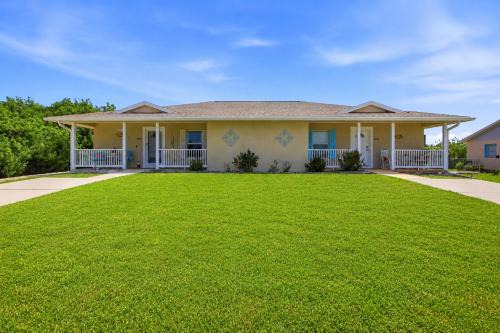 Englewood East House | Gorgeous master unit w 2 full kitchens