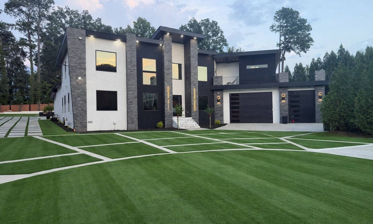 North Decatur House | Gorgeous Modern Compound w/private resort backyard & full outdoor kitchen