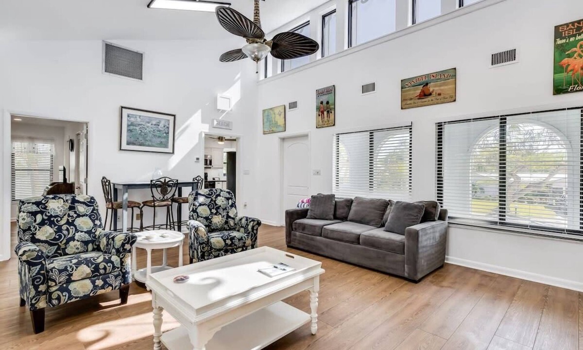 West Rocks House | Gorgeous Near Beach Pool Home in West Rocks