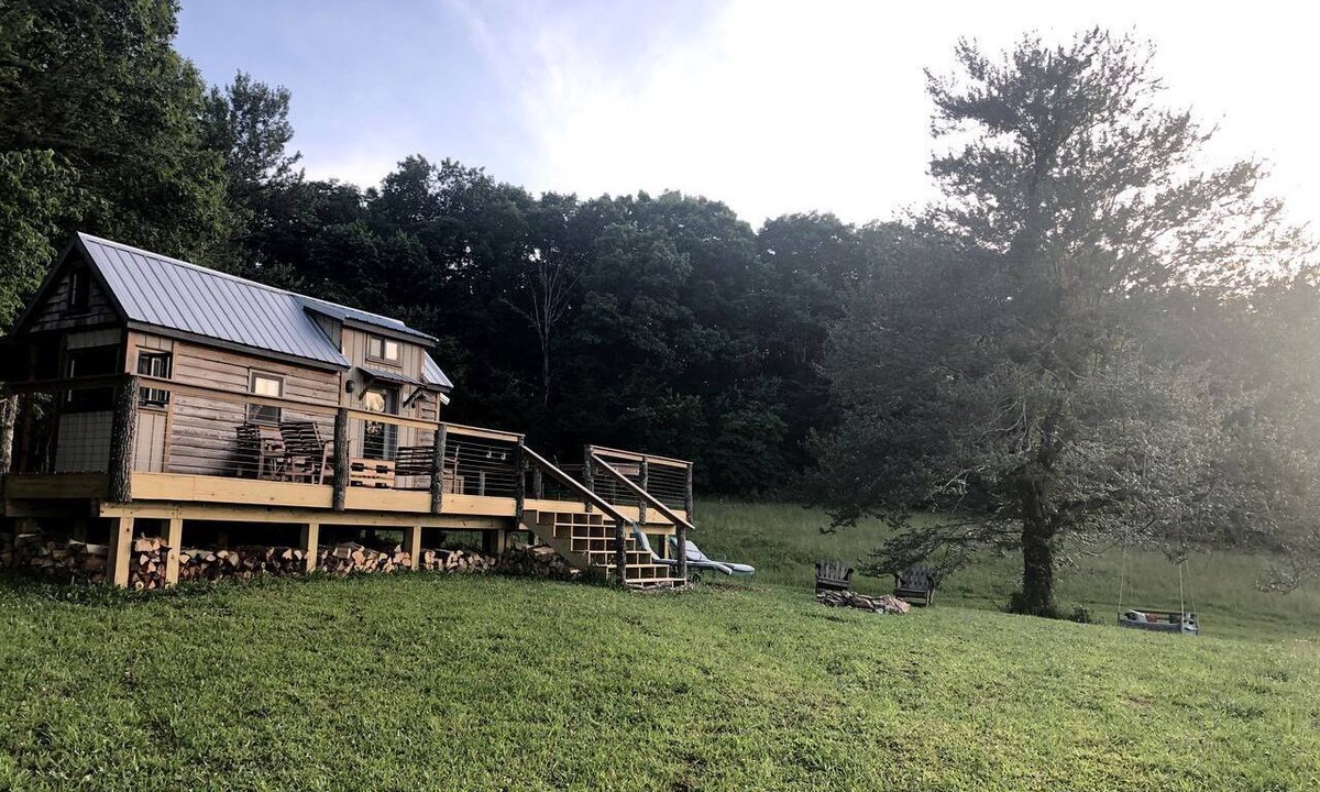 Grandview Cabin | Gorgeous Tennessee Tiny House Perfect for a Glamping Getaway in Grandview