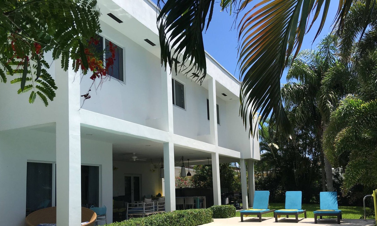 Lighthouse Point House | Gorgeous waterfront House, Chic and modern design, private pool and deck